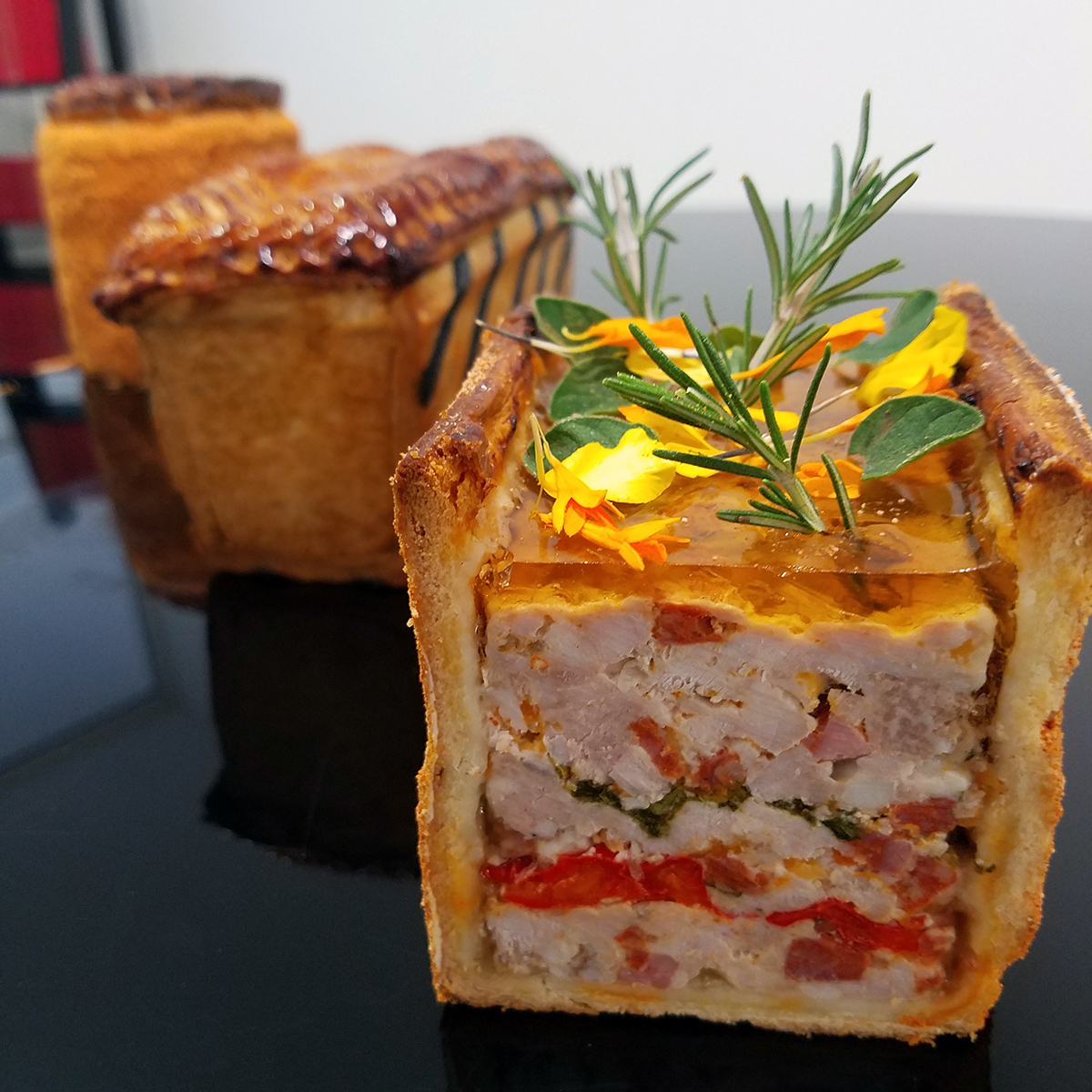 GastronomicomM's tweet photo. Espelette chili pâté en croûte by Gastronomicom 😋
.
#gastronomicom #frenchculinary #frenchcooking #frenchcuisine #frenchcookery #culinaryschool #learntocook #pateencroute https://t.co/NejY9LxhX6