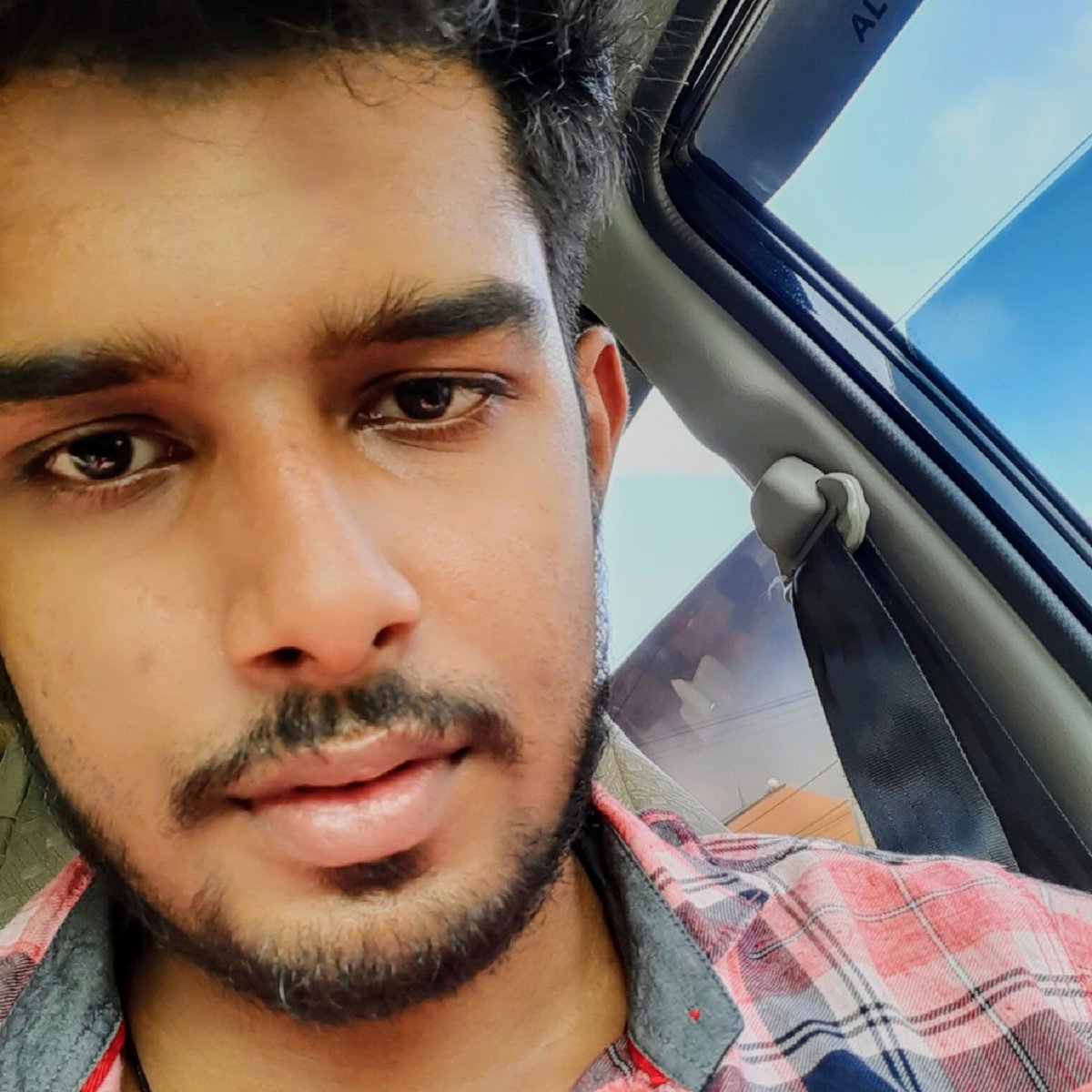 Chanuka271's tweet photo. #NewProfilePic https://t.co/lcUzD5gisU
