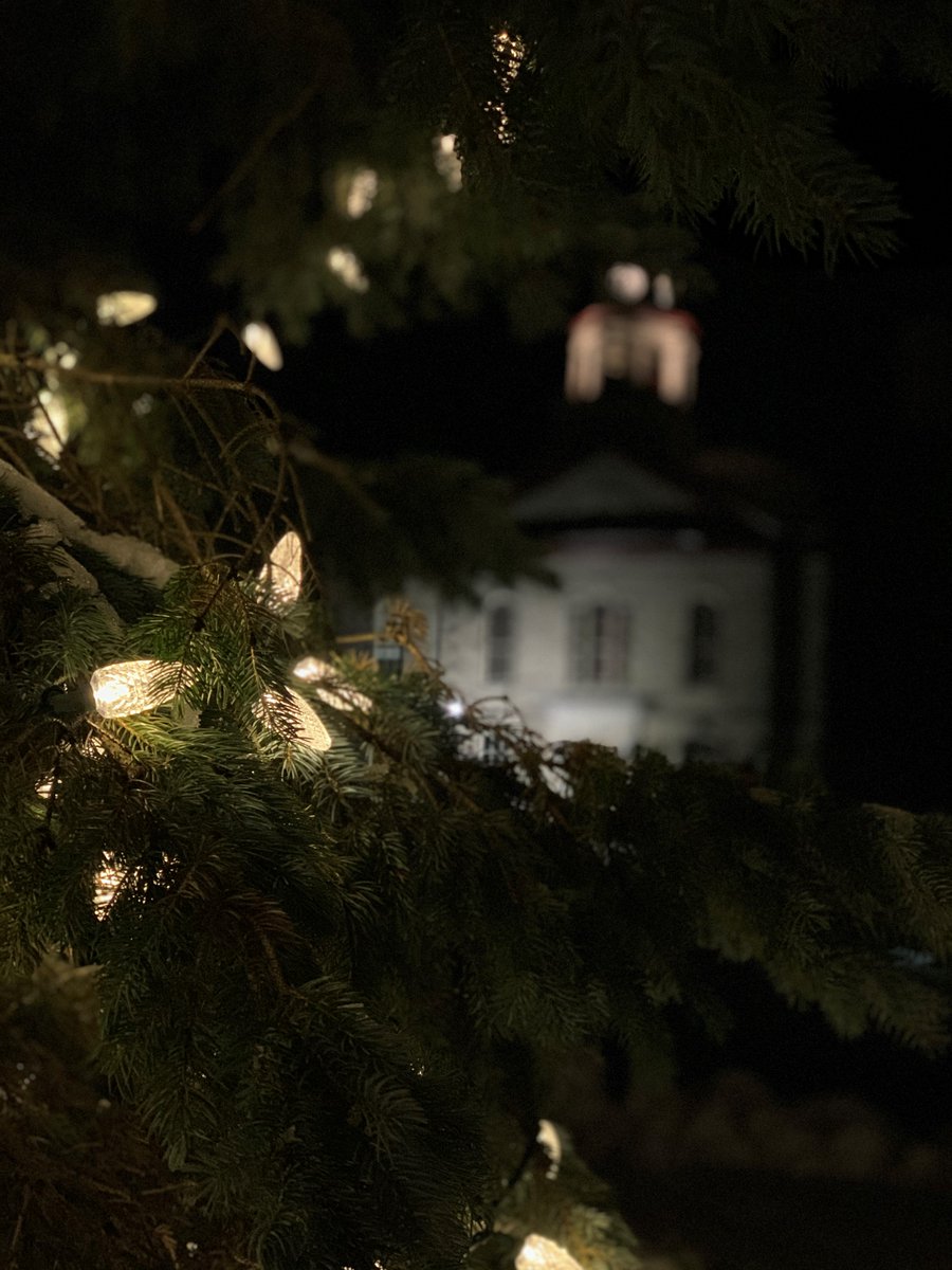 AlgonquinPerth's tweet photo. Last night I took a walk and, oh my goodness #acperth, we learn & live in a magical little town.
I know that the current world we live in can be isolating; fresh air & getting out can help & so can talking; remember counselling is available to students. #reachout #perthontario https://t.co/voYzLRA6Oa