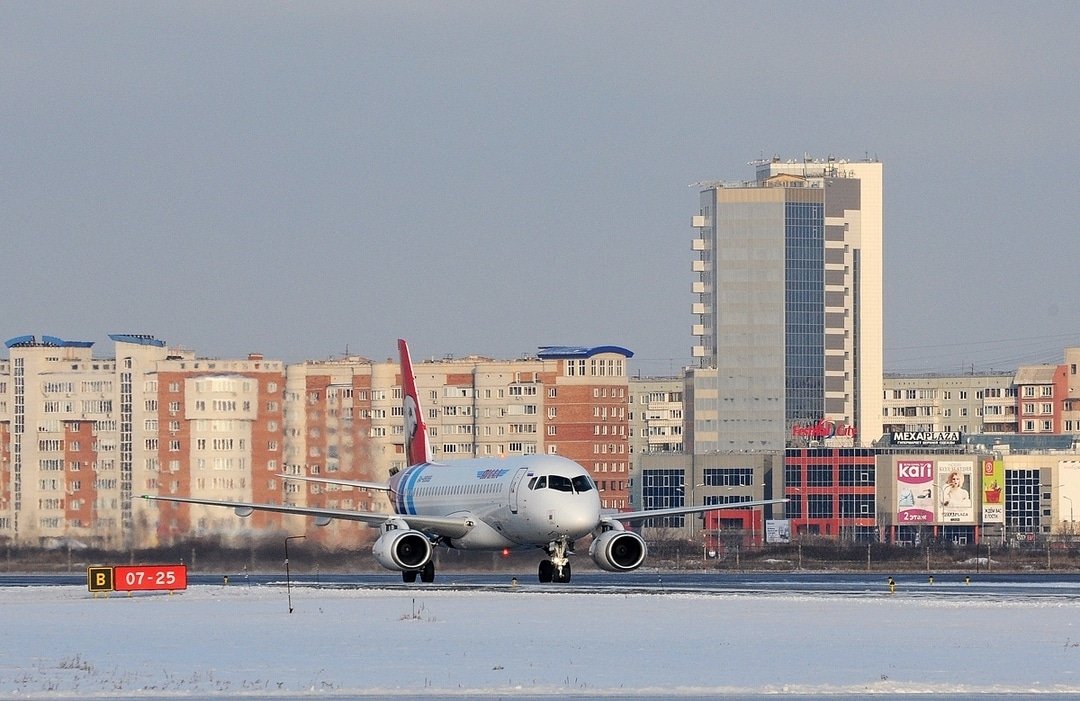 ssj100_ru's tweet photo. #Repost @max_sky55
Омский аэропорт
Суперджет Ямала прибыл в Омск из Нового Уренгоя
⠀
RA-89089 - Sukhoi Superjet 100-95LR - Yamal Airlines
⠀
#Sukhoi #Superjet #ssj100 #rrj95 #Yamal #YamalAirlines #unoo #omsk #oms #aeroomsk #spotting #omskspottingclub #sibspotting #mespotter https://t.co/I7EoMG9B86