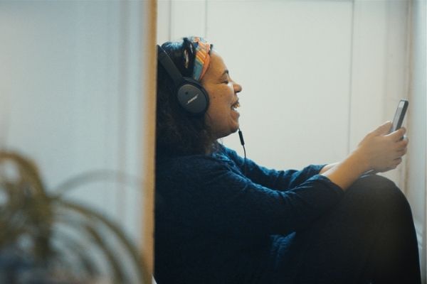 MyTheatreMates's tweet photo. ‘Should be given a listen by anyone &amp; everyone’: All the cast &amp; writers are to be much-admired for bringing taboo topics &amp; maternal truths to light in #PlayInside: #OtherMothers, writes Isabelle Tyner for @londontheatrer1 @SplashAndRipple ★★★★ https://t.co/yxbGZx8Qdz https://t.co/f8WZTNWmse