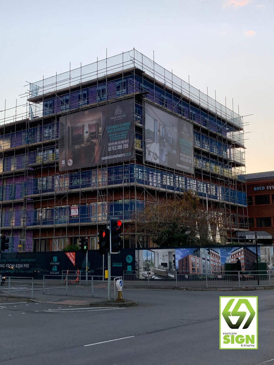 eastcotesigns's tweet photo. These two large mesh scaffolding banners for Vivant Homes Ltd each measure a whopping 10m x 6m.

They were installed at their Park House Apartments development in Slough, Berkshire.

(We also installed the site #hoardings at ground level.)

#construction #development #banners https://t.co/E0CeIklpTg