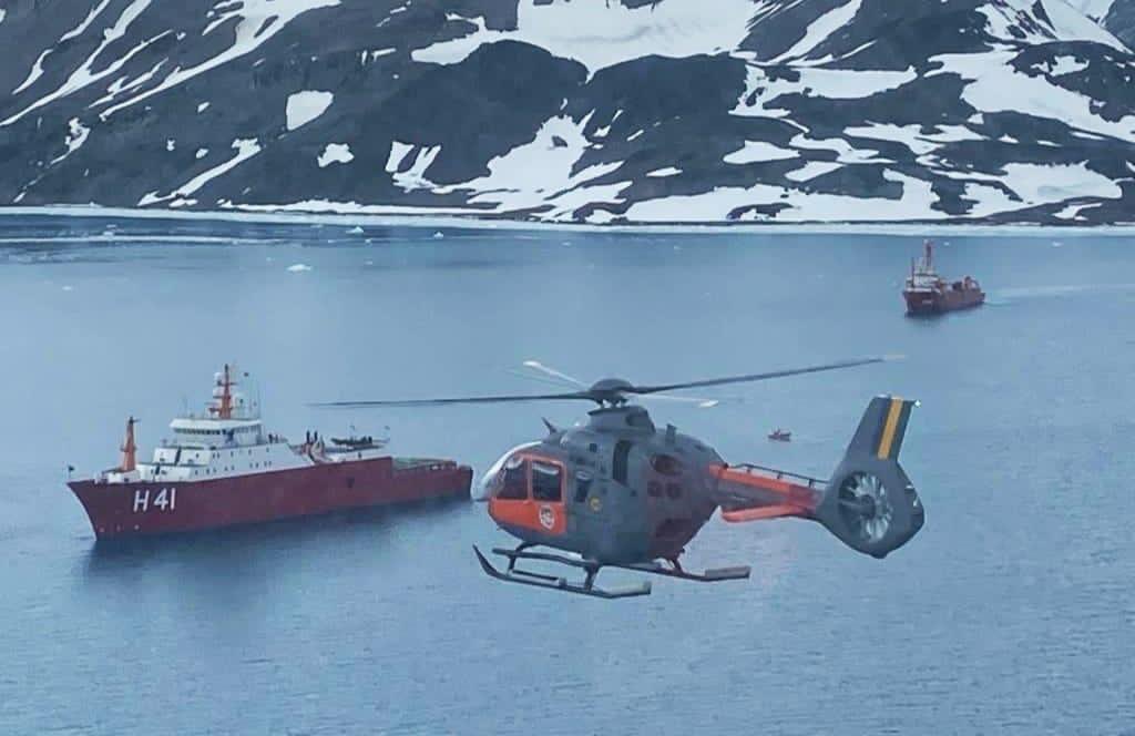 marmilbr's tweet photo. Nesta quarta-feira, aconteceu o primeiro voo na Antártica das mais novas aeronaves UH-17 adquiridas pela Marinha. As duas aeronaves já estão apoiando a Operação Antártica XXXIX, com previsão de permanecerem no continente gelado até 2021. #OPERANTAR #PreparadosParaTudo https://t.co/vtaaK9T6CM