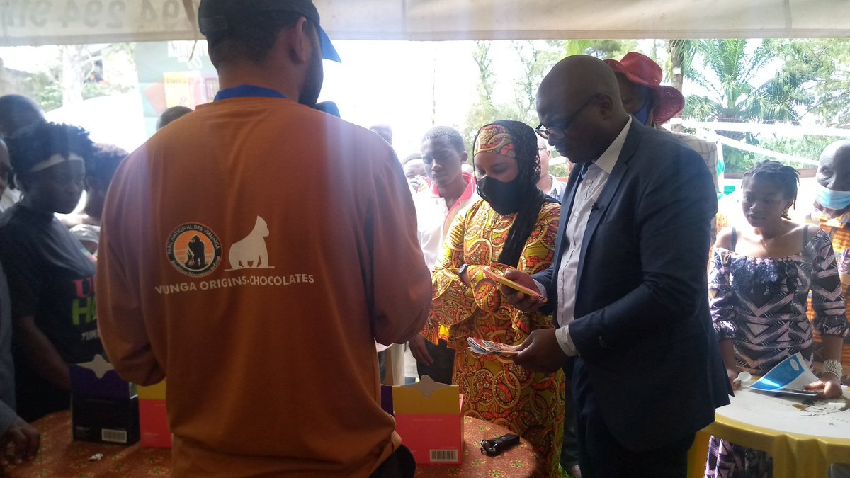 akilimalichoma_'s tweet photo. Le @gorillacd présente le produit virunga chocolate pour promouvoir le cacao de #Beni au #FAB2020
@oliviermukiandi @agrimines_cd @forum_rdc @IccnRdc https://t.co/6A2sYJS8f2