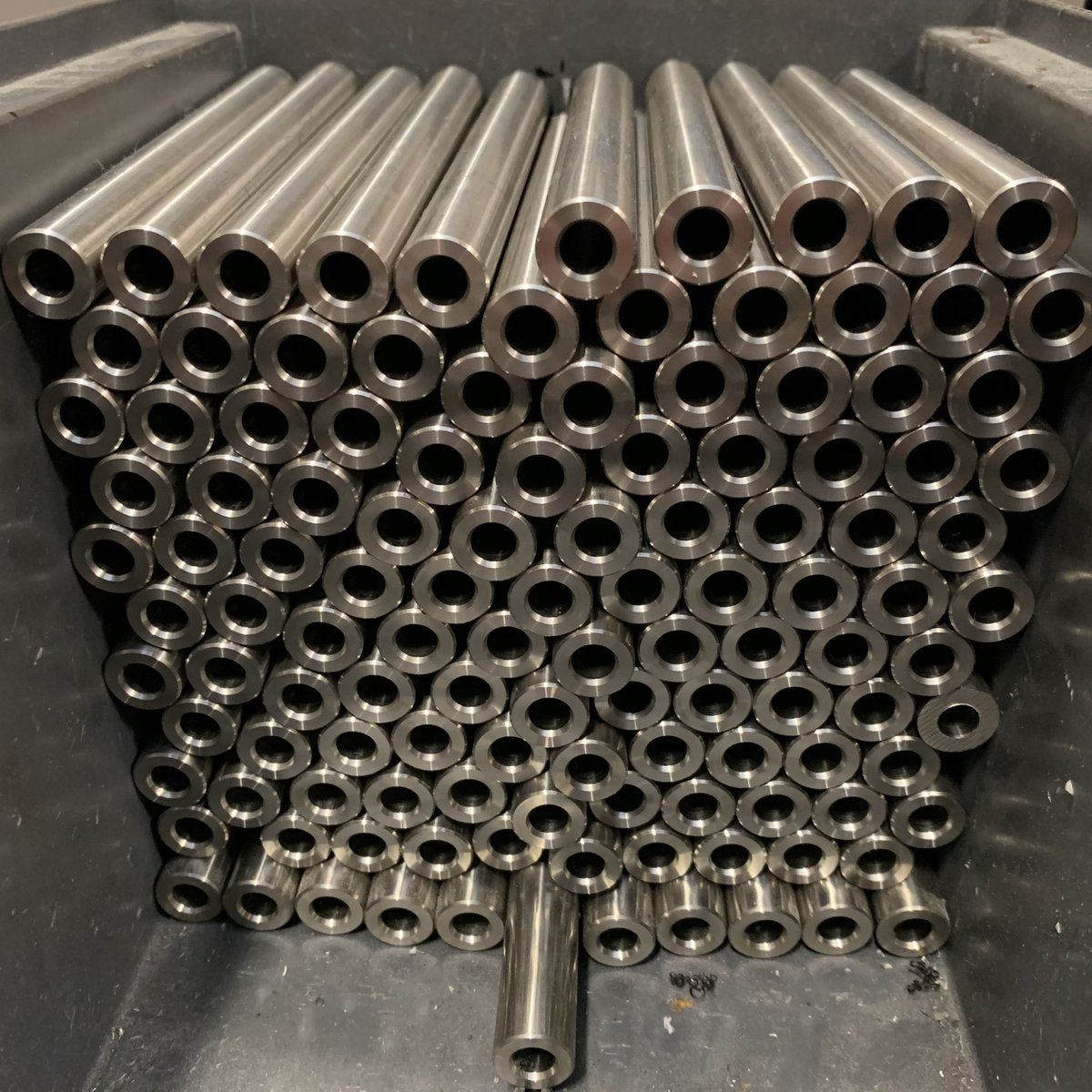 KV_Rol's tweet photo. Plenty of OEM rollers &amp; engineering solutions being manufactured here today at KV Rollers - https://t.co/OHdUTqsjbR  #kvrollers @KV_Rol #rollers #engineeringsolutions #ukmanufacturing #engineering #gears #specialistcomponents #engineeredparts #cncmachined #OEM https://t.co/CgwLMvrs9u