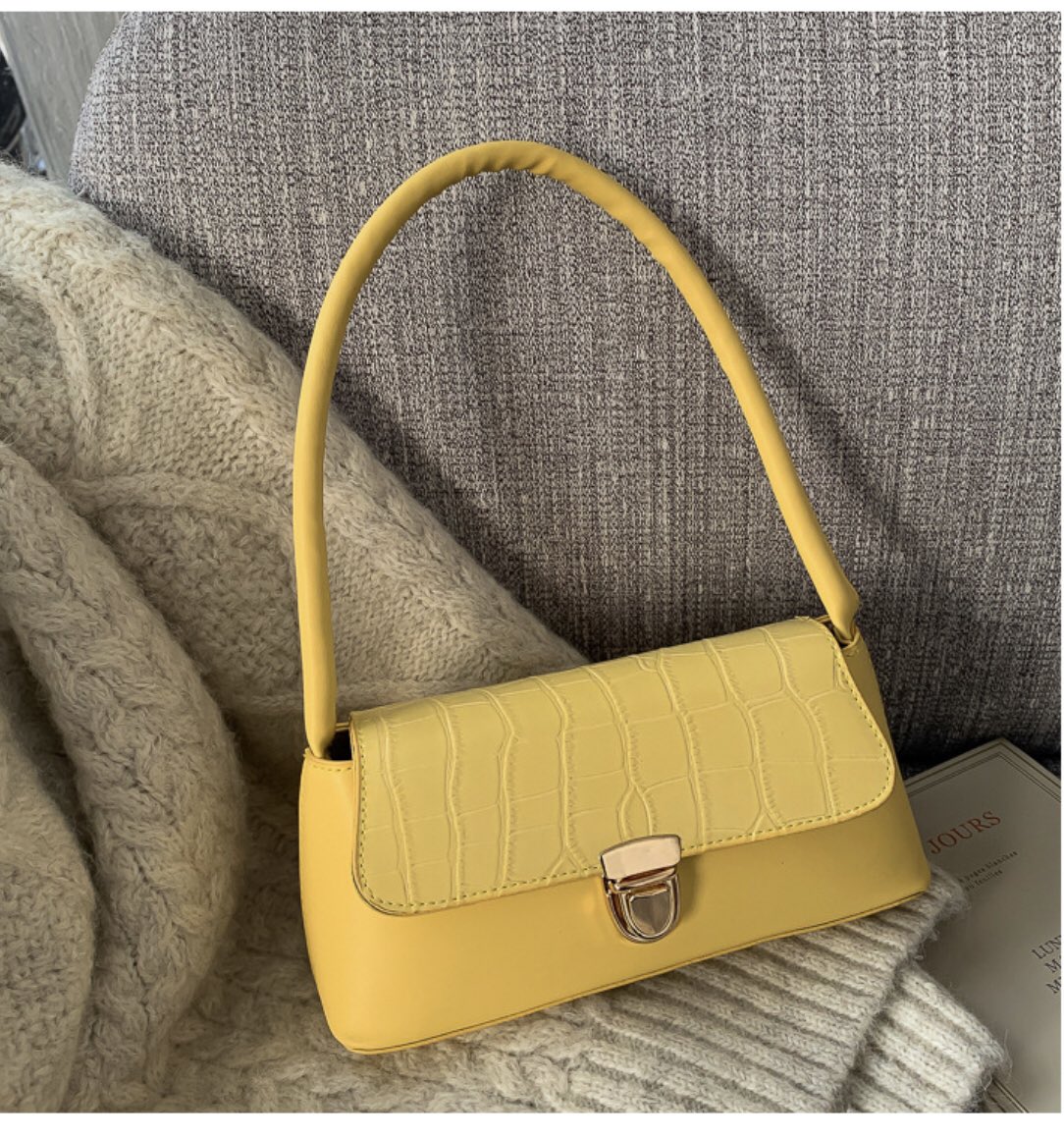 K_o_f_o's tweet photo. How can bag be this cheap and classy and you won’t buy??????
Why na??????
Add this beauty to your collection 🥰🥰🥰🥰
#MaltaGuinnessat30 
#DoYou 
#kiddricathebrand 
#GlobalErica 
#GetfitBlackon 
#OneMillionLandlord 
#GOtvBoxingNight21 
#Thanksgiving 
#gbwhatsapp https://t.co/eQv73wfNdG