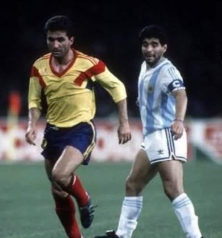 Maradona ve Karpatların Maradona’sı. 💖
San Paolo, Napoli https://t.co/q8jOaNx3sX