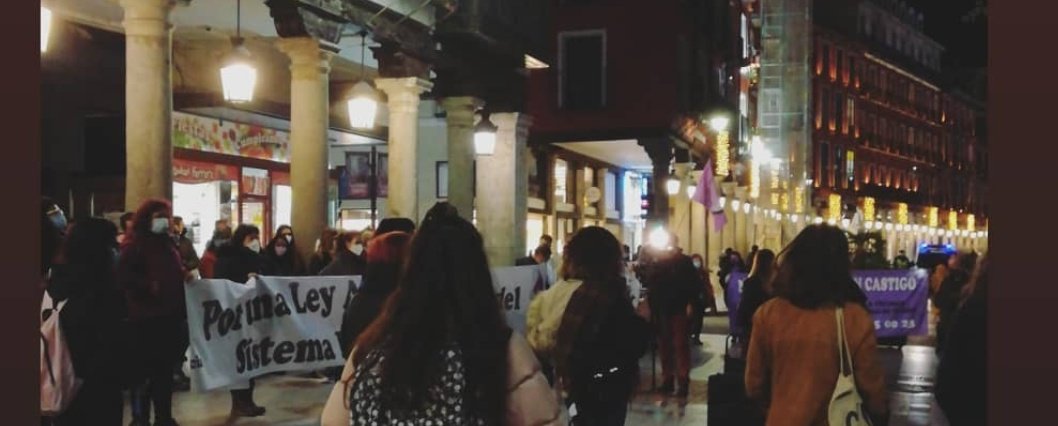 irenuus_'s tweet photo. Al vernos allí,
al oír el manifiesto,
al ver a tantas, juntas, luchando por lo mismo,
me sentí acompañada, entendida y respaldada,
También se me pusieron los pelos de punta.
Y sí, la violencia sí tiene género.

 #25NContraLasViolenciasMachistas https://t.co/sm76VGZTaI
