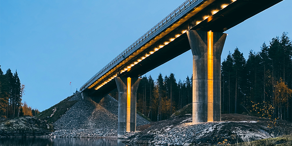 Vekaransalmen silta on #vuodensilta 2020! 🏆🤩

Tuomariston mukaan silta on tasapainoinen kokonaisuus, jossa vesirakentamisen perinteinen osaaminen yhdistyy hillityn onnistuneeseen esteettiseen siltaratkaisuun.

👉 vayla.fi/-/vuoden-silta…

#Väylärakentaa #sillat <a href="/RILInsinoorit/">RIL</a>