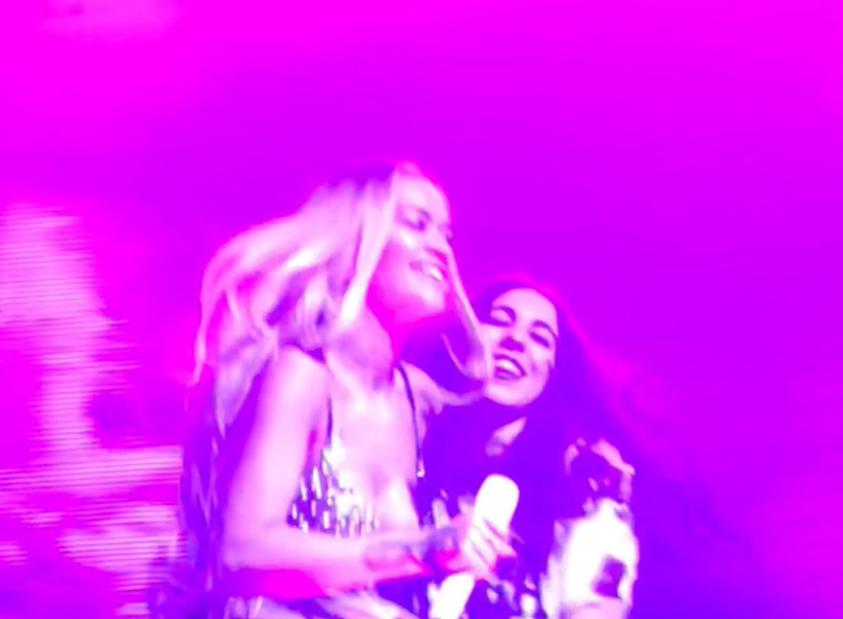 fentyyora's tweet photo. happy 30th bday to the love of my life🤍🤍🤍🤍🤍 miss u so bad @RitaOra https://t.co/nvi6V9bxRY
