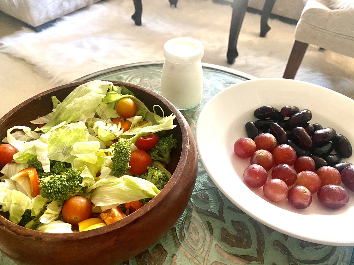 soundarya_20's tweet photo. Greens, Grapes n Greek Yoghurt 
#MyLunch #mealsome https://t.co/qQvQG75EdM