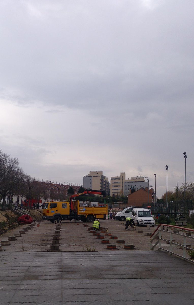 PCERivas's tweet photo. Es una vergüenza que habiendo cedido un terreno el @AytoRivas a la @ComunidadMadrid para el nuevo instituto decidan masificar un centro como @ies_julio que ya estaba masificado #Rivas no lo vamos a permitir. Primer aviso @eossoriocrespo

@EducativaRivas @FAPA_rivas @Asoci_Rivas https://t.co/dio0Le9h8a
