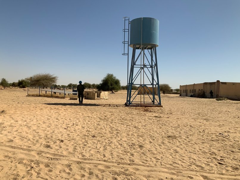 UN_MINUSMA's tweet photo. #PointDePresse de la MINUSMA – « La MINUSMA a officiellement remis le 10/11 un projet de réduction de la violence communautaire (#CVR) aux communautés d'#Amachachar, dans la région de #Tombouctou et celle de #Nibkit, dans la région de #Taoudenit. » #Mali 🇲🇱 #A4P #ServingForPeace https://t.co/lj5mBs8Duo