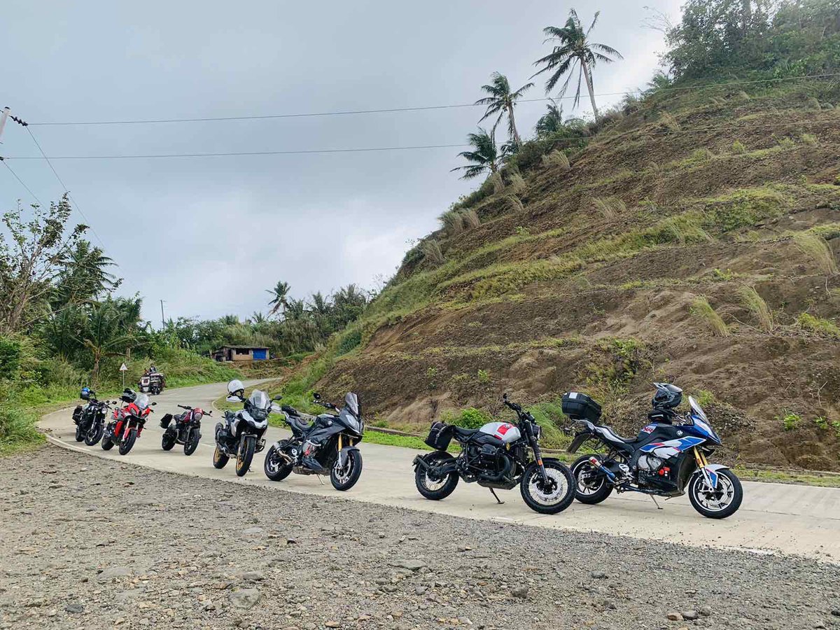 JinnoRufino's tweet photo. Been wanting to do this ride for about a year now. Almost backed out coz didn’t sleep well last night. Thanks for convincing me to push through and making alalay guys! 💪🏽 Amazing Laguna Loopy Ride got Real. From the city, to the mountains, to the sea. #JinnoMoto #ClubAmazing https://t.co/EJ80wheAmj