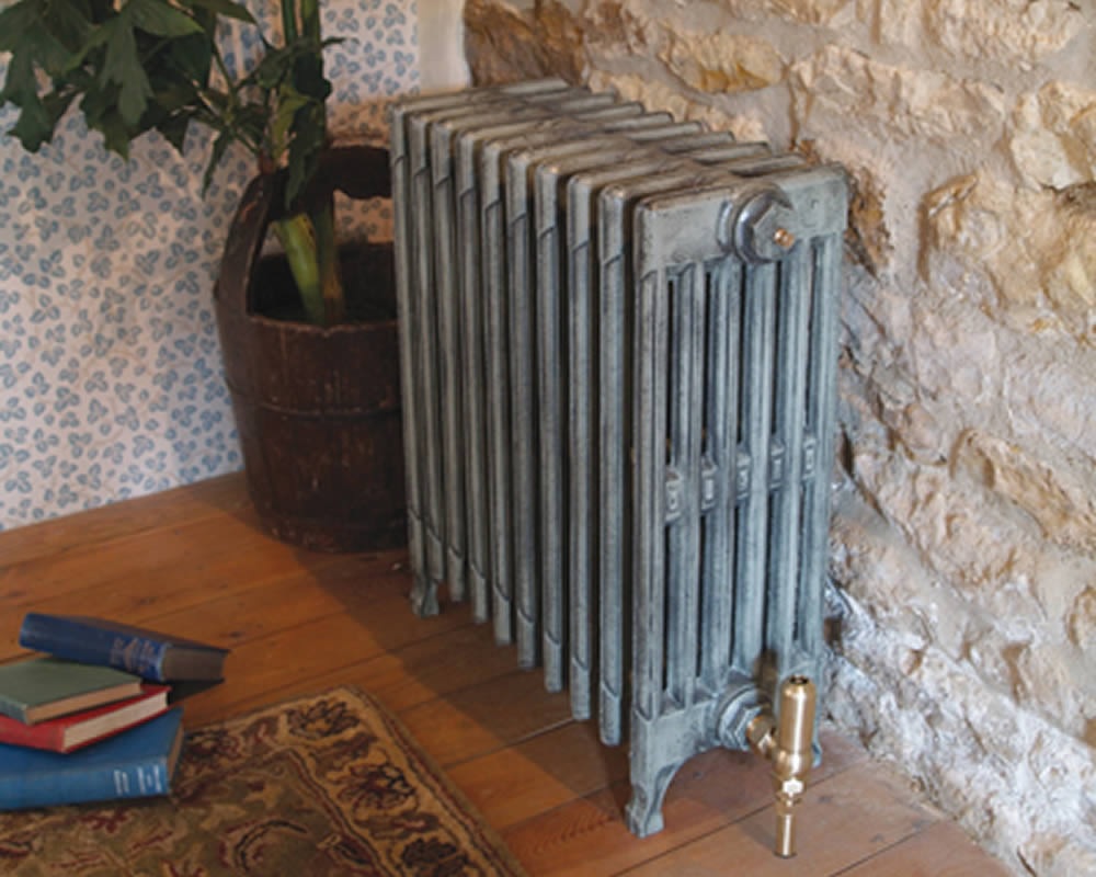 At Jasper Jacobs we have a wide range of traditional Victorian style cast iron radiators ready to be bespoke made to your required area #traditionalradiator #traditionalcastironradiators #victorianradiator #victoriancastironradiator #castironradiator #radiatordesign #jasperjacobs