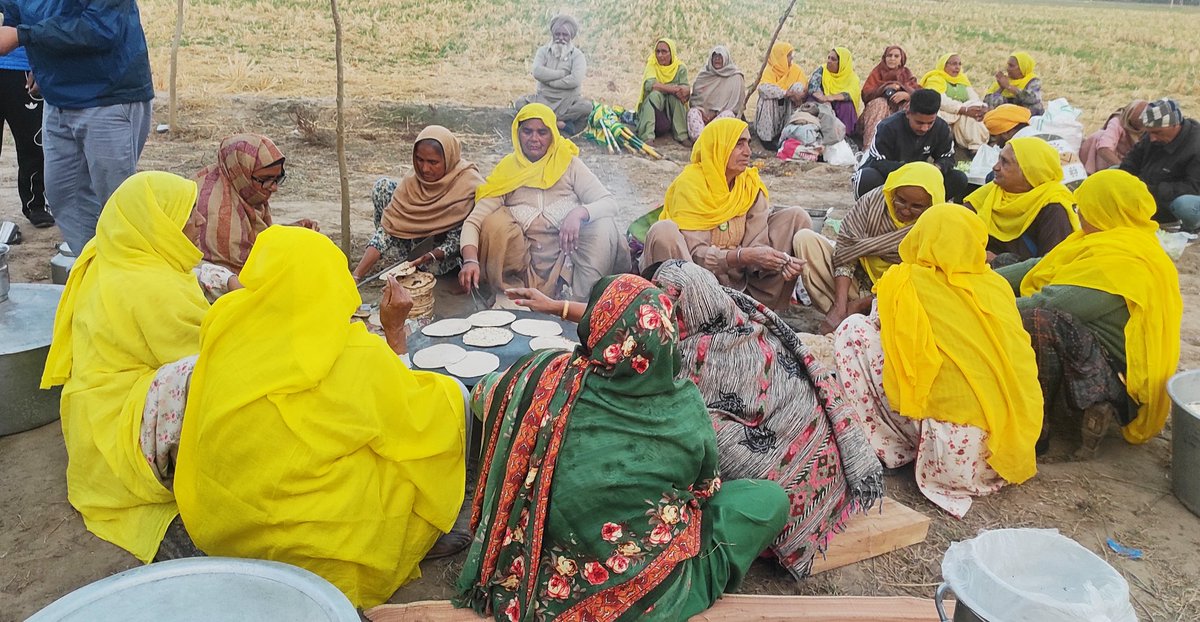 sagarqinare's tweet photo. Other side of protest.
#MahilaKisan #WomenFarmers #WomenInOurLives #kisanandolan #FarmersProtest #FarmersDelhiProtest #Punjab #PunjabFarmers #ReporterLife
@GaonConnection https://t.co/pIAXlIu9uS