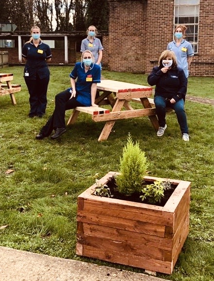 focus_logistics's tweet photo. If you can’t find an oasis of calm in this busy world, let us build you one ❤️ 🌱 ♻️

There aren’t many people more deserving of a sanctuary to get their heads together than our NHS keyworkers at @RBHCharity. All furniture made from repurposed pallets #loveconstruction #NHS https://t.co/OFcawpuY0e