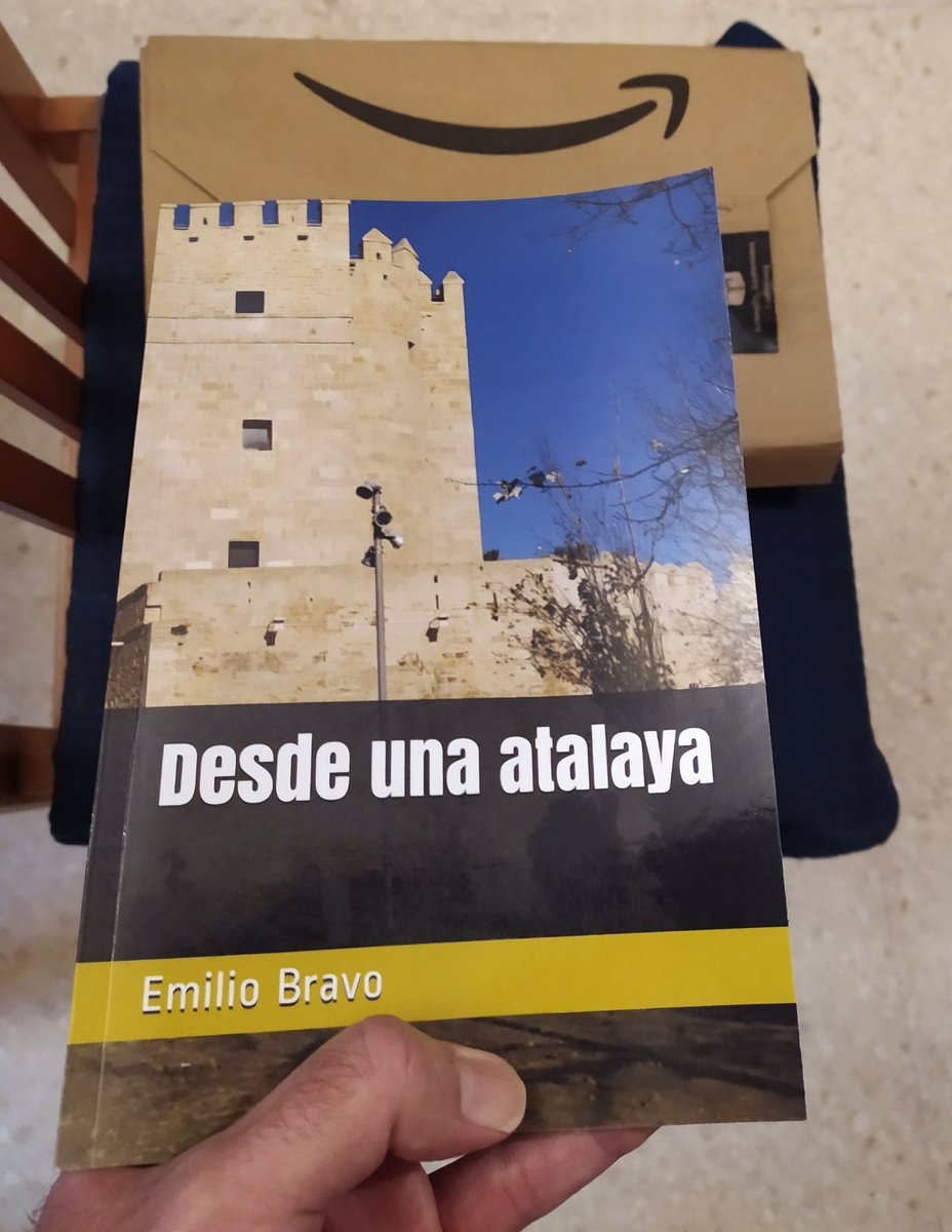 emilio_bravo__'s tweet image. Estoy muy contento, he escrito mi primer libro y ya está disponible en Amazon, un libro de poesía que he titulado " Desde una atalaya ".
He puesto un precio asequible: 
3€ libro digital, 4,99€ libro de papel, 
tapa blanda. En las fotos lo podéis 
ver 👇👇👇