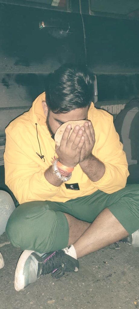 imharshchhikara's tweet photo. कर्ज चुकाने का समय । जो #किसान #अन्नदाता हमें खिलाता है , वो भूखा ना रहे। 
कौनसी पार्टी सही है गलत है ये समय इन बातों का नहीं है। 
आज विश्राम पानीपत टोल पर रहेगा कल सुबह #दिल्ली की तरफ कुच करेंगे।।
#अन्नदाता_की_जय https://t.co/uFLM6BtBku