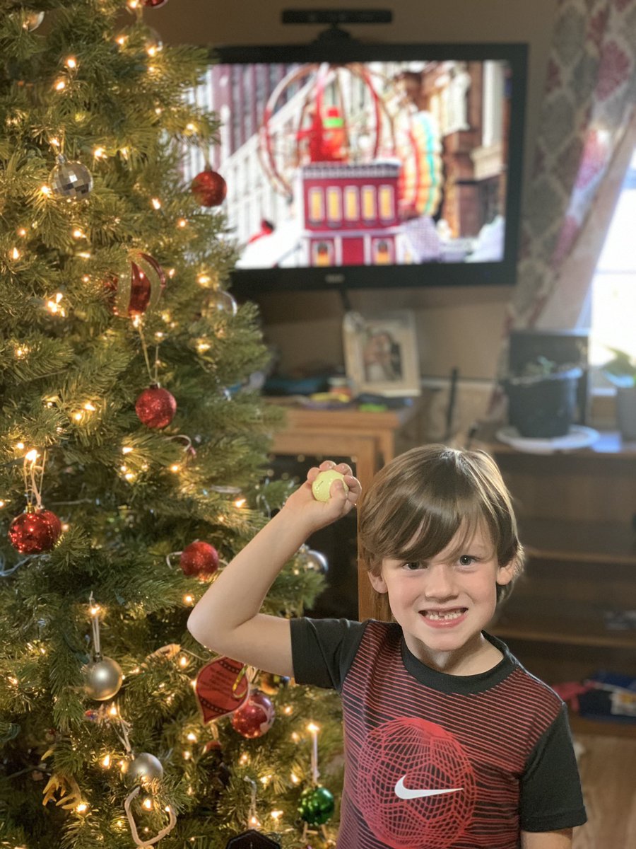 Hutton452's tweet photo. Enjoying the #MacysParade with my boys.  Thanks to #VerizonLive!! https://t.co/CnUQEGQqlI