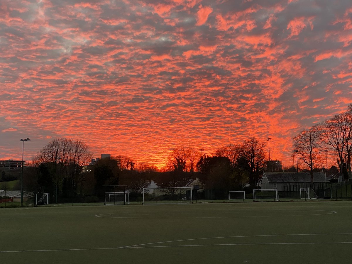 AndreaMc20A's tweet photo. Stunning sky tonight @DHSBoys @Danjjroberts https://t.co/SCo53K10dW