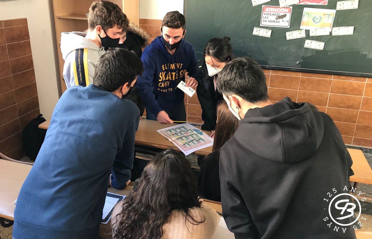 cbadalones's tweet photo. No ens cansarem de dir-ho: la #creativitat dels i les nostres docents no té límits. Aquesta setmana, a #Batxillerat , scaperoom per als i les alumnes de matemàtiques#Badalona #Badalonès125 #profesimplicats https://t.co/BQPYidnyW7
