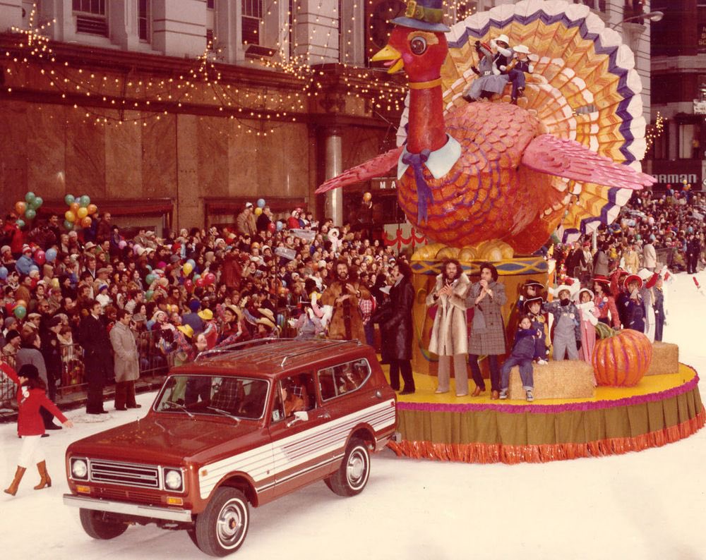 From the Country Music Database Nov 23, 1978 The Oak Ridge Boys sing 'Callin' Baton Rouge' and 'Come On In' while riding a turkey float down Broadway in the Macy's Thanksgiving Day Parade #ThrowbackThursday