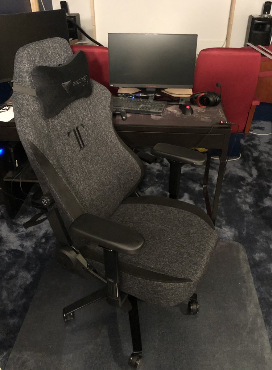 KochenDK's tweet image. Project man-cave in progress....
But not without a #secretlab Titan to adorn the room..
And it’s way more comfy than every other chair I’ve tried.
A perfect match no doubt, your’ll see more when the cave is finished some time in near future.