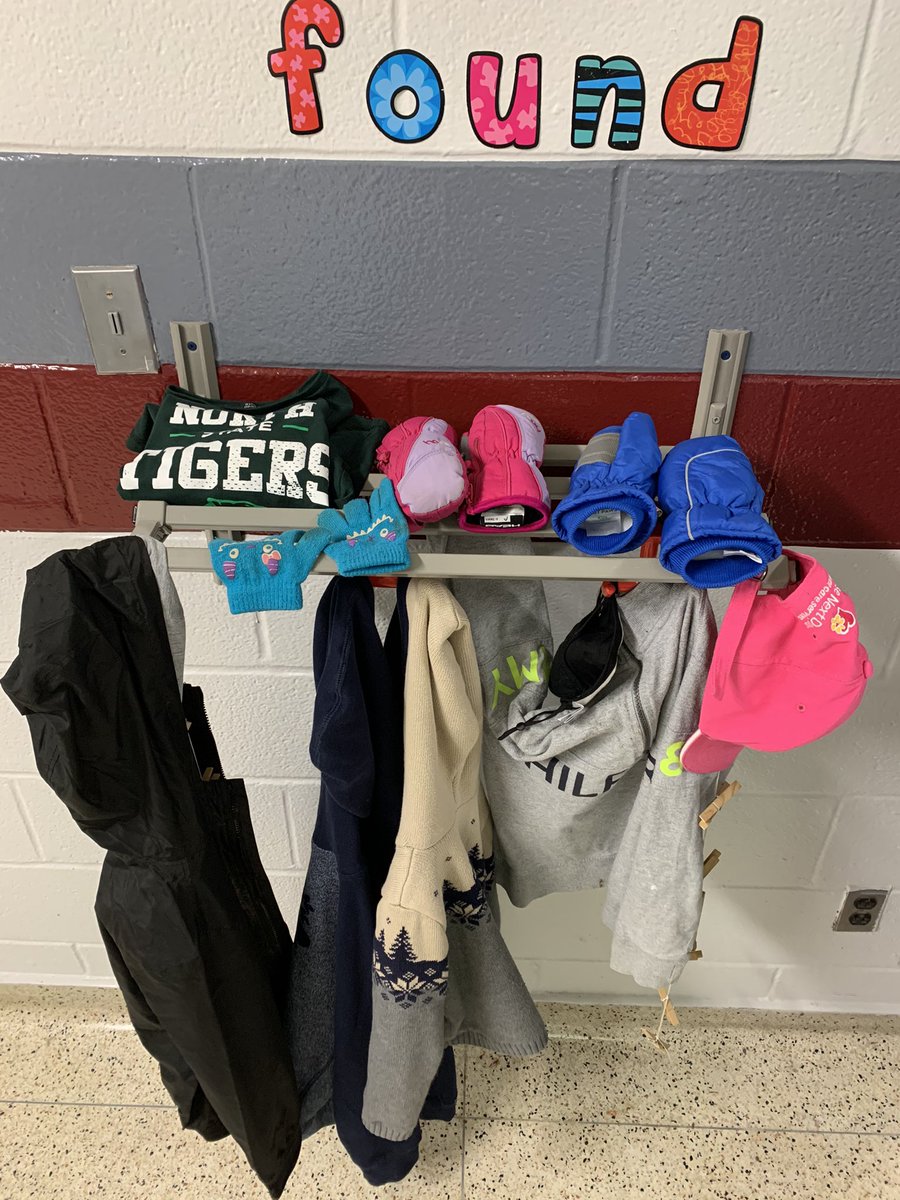 stchris_dpcdsb's tweet image. Lost and found! Please connect with the school if you see something! #labeleverything