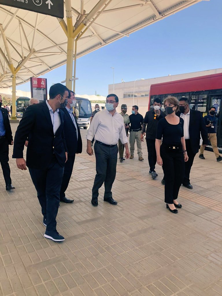 FernandoSakaH's tweet photo. Visitamos junto a la Ministra @GloriaHutt la Estación Intermodal Los Libertadores q operará desde este sábado brindando seguridad y comodidad a los vecinos de la zona norte que conectan con la #L3 de @metrodesantiago.
Seguimos trabajando por un #MejorTransporte en Santiago 🚌🚇🚊 https://t.co/SKMNQdXj8r