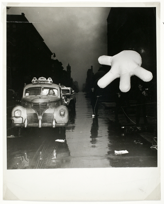 heybonanos's tweet photo. Weegee covers the parade, ca. 1942. https://t.co/vaUK7qMkeR