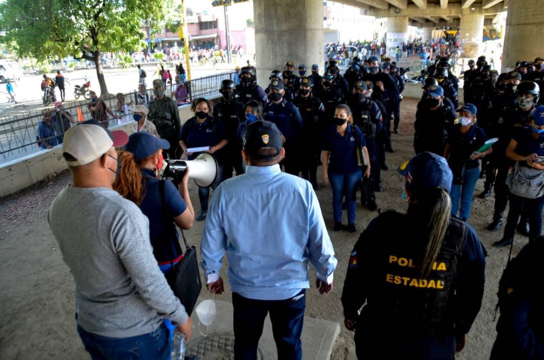 avilaelguerrero's tweet photo. Hoy jueves 26N, junto al Pueblo, la Policía y la SUNDDE CARABOBO, nos desplegamos para la inspección a comercios en la ciudad de Valencia, y verificar el cumplimiento de Precios acordados en favor del pueblo. @PartidoPSUV @Polic_carabobo @carabobozodic https://t.co/HaCwrBGdH9