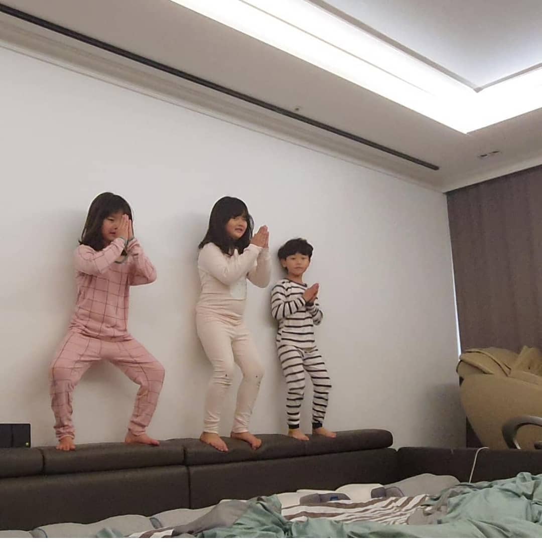 TROSPhils's tweet photo. Good night and sleep well chingu!🌙
@supermom_sujin
#sua #seola #sian #sianie #seolasua #leesiblings #daebak #daebakie #leeseola #seora #leesua #leesian #trossian #trossua #trosseola #trosph #tros #troskids #trosphfanpage #troskorea #thereturnofsuperman #thereturnofsupermankids https://t.co/sY6MOQklc6