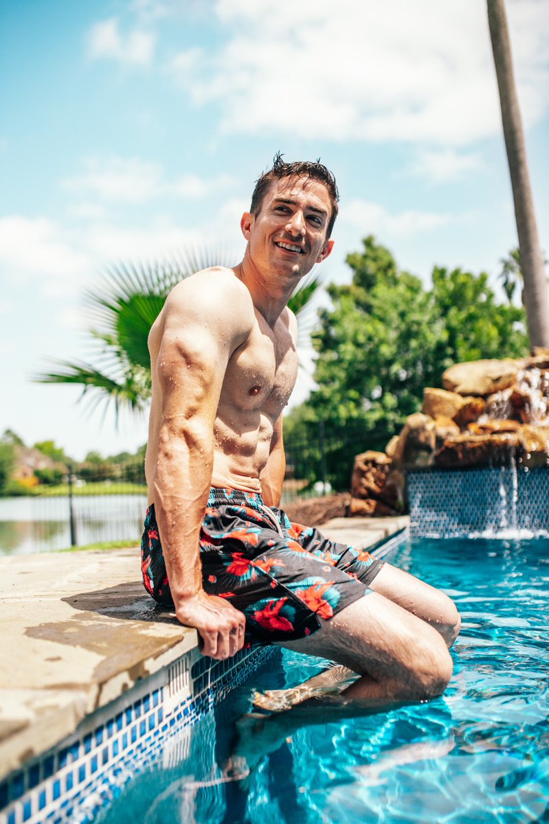 everforward's tweet image. Black Friday on a Thursday sale is now LIVE! Entire website 40-70% off!!! No code needed. All sales final! No returns or exchanges. Happy Thanksgiving and happy shopping! #EverForward everforwardapparel.com