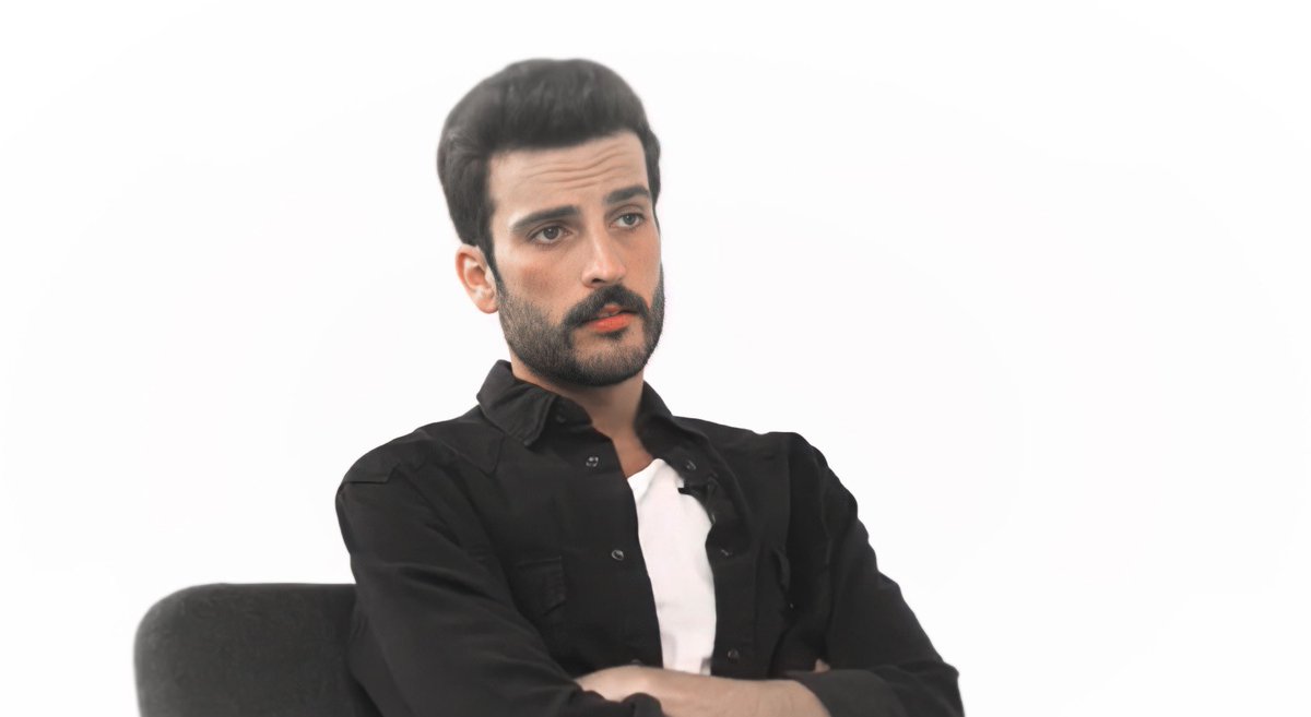 NetflixWorId's tweet photo. مهند الحمدي : 

"انا اوسم شاب خليجي ، وللاسف الحسد كاثر عندنا..!" https://t.co/E67UlRDzqO
