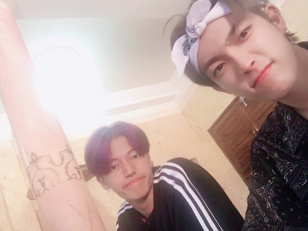 ATEEZofficial's tweet photo. [#홍중] 감독님 생일 축하드립니다🥳 앞으로도 잘 부탁해요~
#ATEEZ #에이티즈 https://t.co/Sjrfx3I9H3