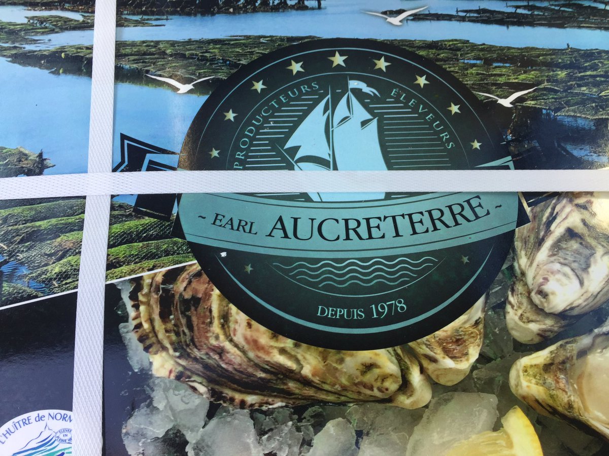 StTRAVERT's tweet photo. #Pirou accueil du peloton de gendarmerie de la #GardeRépublicaine qui effectuera la surveillance des parcs ostréicoles durant tout le mois de décembre. Présentation du dispositif en présence de @Prefecture50 et des élus du territoire #CôteOuestCentreManche #MangezDesHuitres https://t.co/TfkaA4p1CH