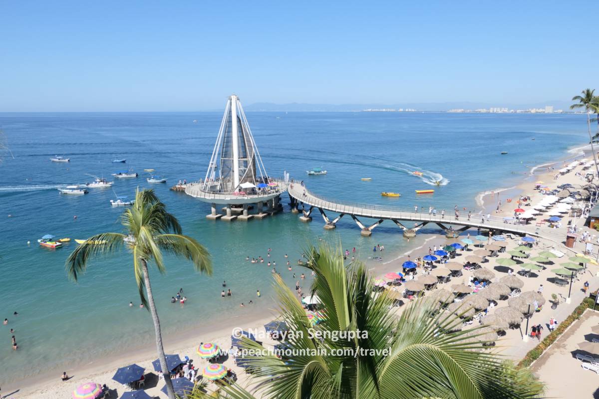 USAS_WW1's tweet photo. THREAD: #TravelThursday #traveltheworld #travelphotography #vacation - Puerto Vallarta #Mexico delights for its beaches, street art, statues, shops, food, people and more. Let me give you a tour: https://t.co/tpOPkTk2jk