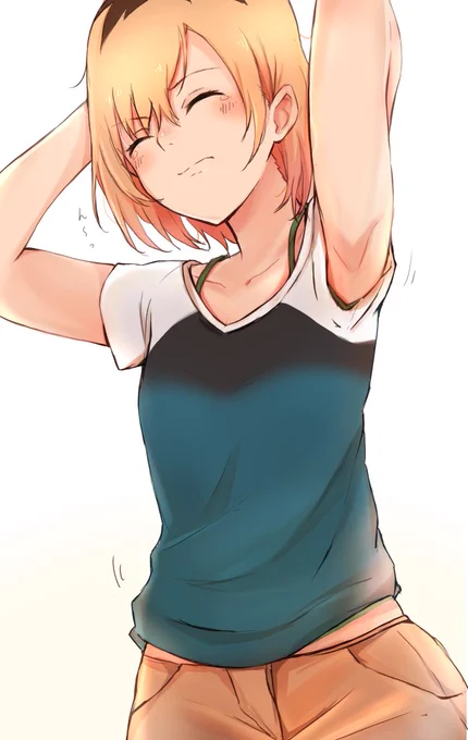 伸びをする宮森さん 