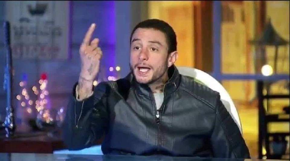- إيه المادة اللي شايل همها ؟!
-- مادة !