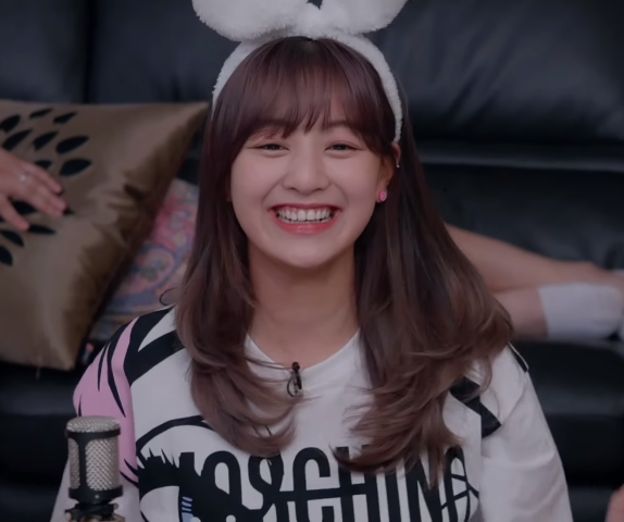 BossOfTwice's tweet photo. Park Jihyo's duality 💛 someone help save me from this cutie
@JYPETWICE
#TWICE #ICSMOneMonth https://t.co/WTA6CldvQr