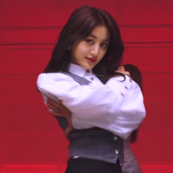 BossOfTwice's tweet photo. Park Jihyo's duality 💛 someone help save me from this cutie
@JYPETWICE
#TWICE #ICSMOneMonth https://t.co/WTA6CldvQr