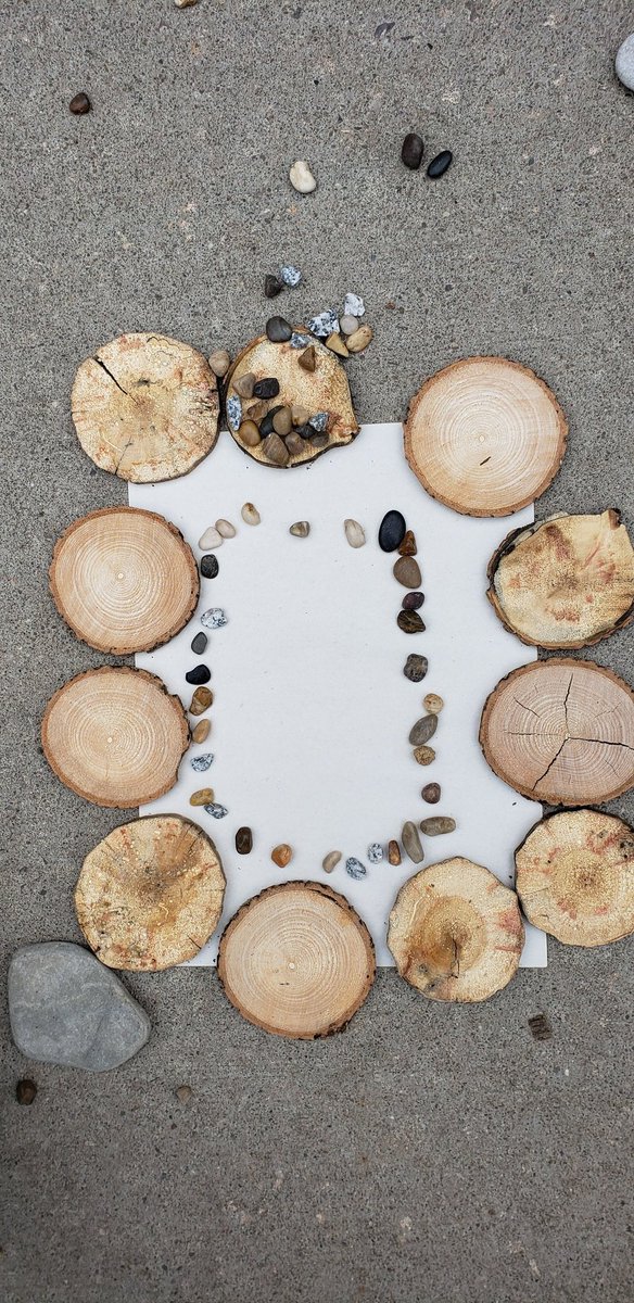 msc_fdkrocks's tweet photo. This week the children enjoyed building letters with stones and wood cookies. Some made structures and patterns. @qvhwdsb @krista_cane #kindergartenrocks #literacyfun #literacyoutdoors #naturalmaterials 💖 https://t.co/G2EJ3ZZYzi