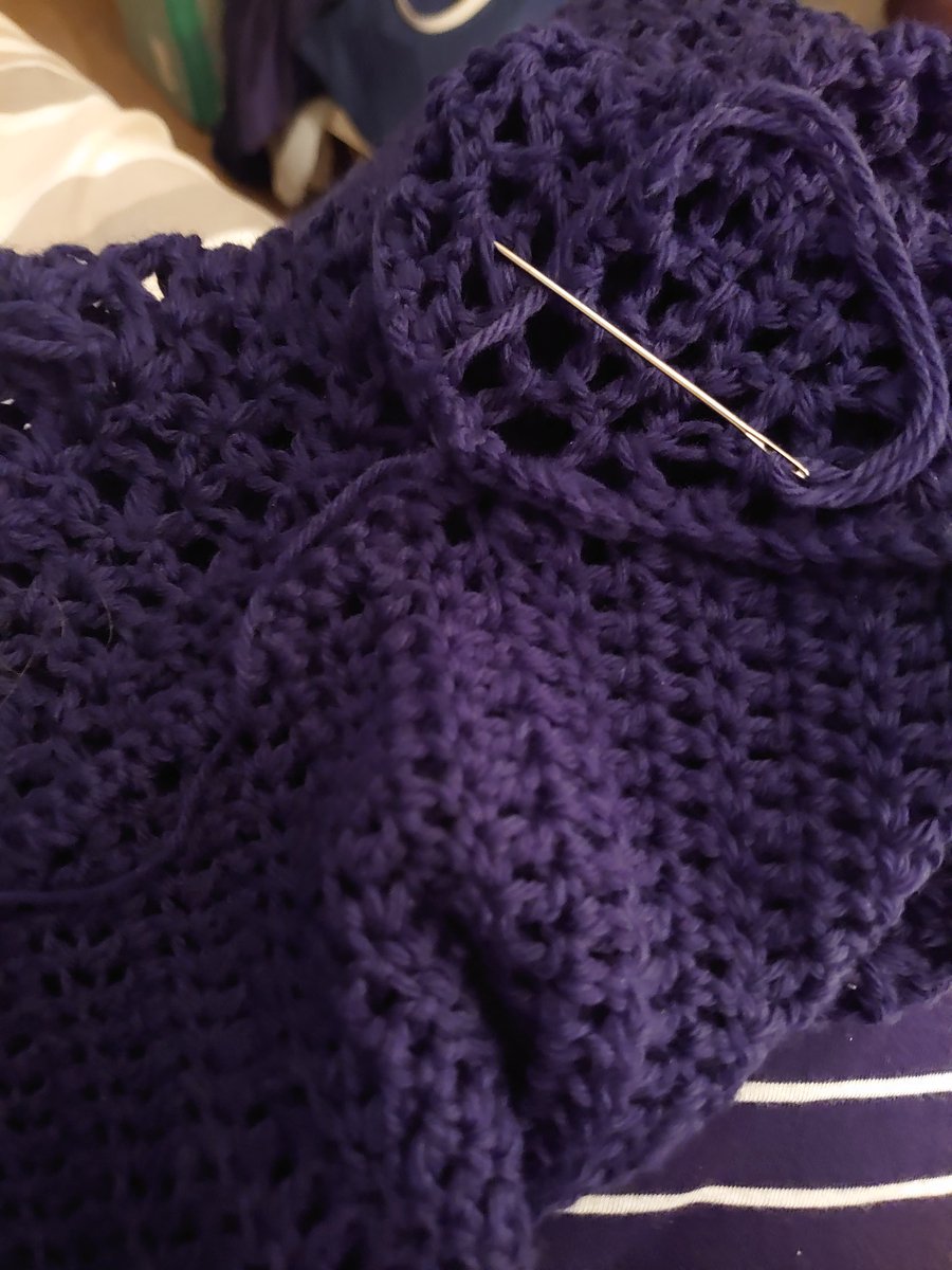 Any other #knitter or #Crocheter look up from an evening of sewing in ends to realise it's 1am? I'm shattered today but my new jumper is done and so cosy and warm
#latteandlive #nightowl #crochetedjumper