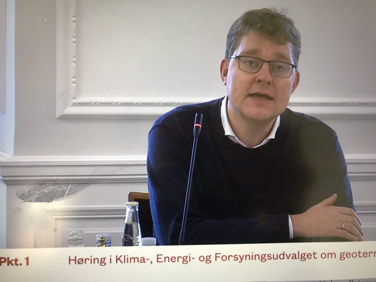 DahlHedegaard's tweet photo. Formand for udvalget, @rasmushelveg byder velkommen. Skal vi have geotermi i Danmark skal der ændres på rammerne. Det er baggrunden for dagens høring siger formanden #grønvarme https://t.co/ZKp2ecq0KI