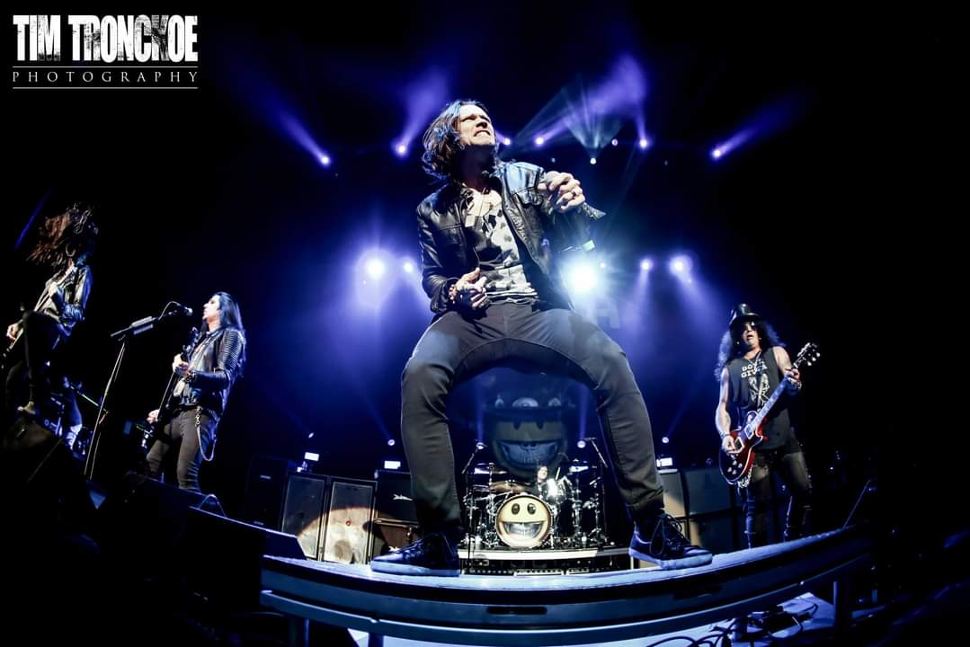 MylesKJunkies's tweet photo. ON THIS DAY:💥Kicking it back to Brussels 🇧🇪 with @MylesKennedy  @Slash &amp; The Conspirators on this day, Nov 26 2014 💗🤘

"NIGHTRAIN"

https://t.co/HqbgDgHDBL 

Fabulous PHOTOS BY: 📸👏 @timtronckoe #picsaretagged  #SMKC #WOF2014 Vorst National Brussels #OTD 🎵🎶 https://t.co/OBWmVzqcf6