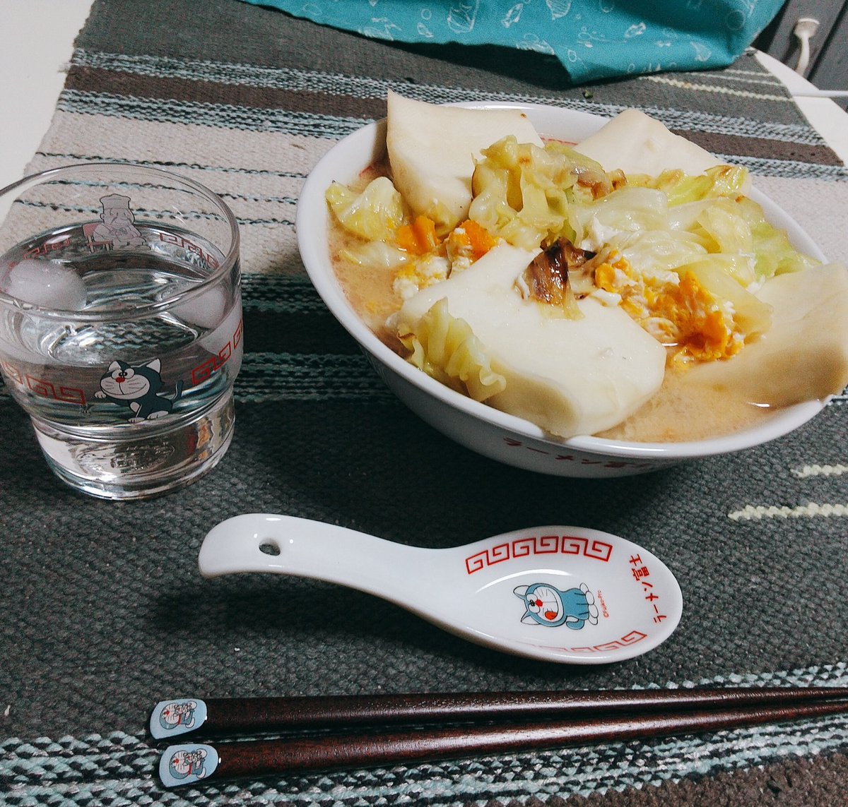 ミオリ カムカムキャットフードを食べたネコシリーズのラーメンどんぶりでラーメン作ってみたけど 家にある具をあるだけいっぱい入れちゃったからどんぶりの柄がちっとも見えやしないよ ラーメン富士は二郎系ラーメンじゃねーんだよ ミオリ カムカムキャットフードを食べたネコシリーズのラーメンどんぶりでラーメン作ってみたけど 家にある具をあるだけいっぱい入れちゃったからどんぶりの柄がちっとも見えやしないよ ラーメン富士は二郎系ラーメンじゃねーんだよ