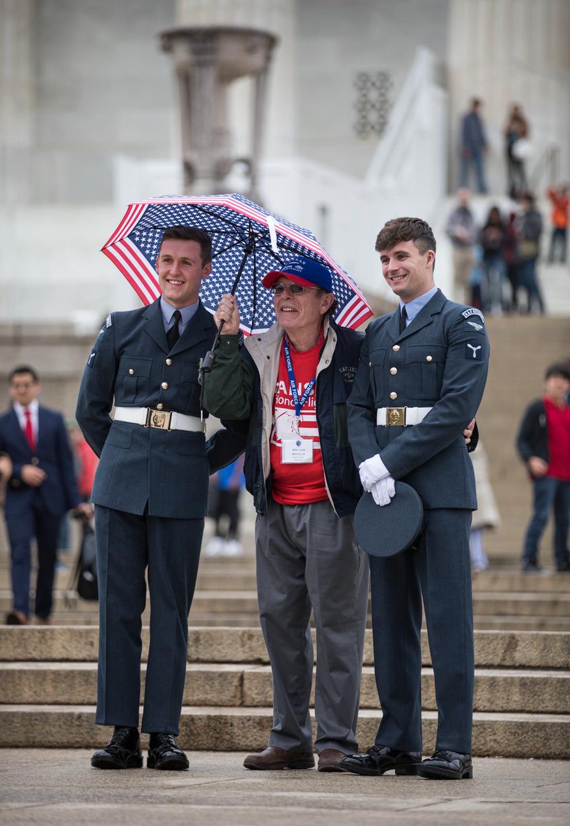 kingscolour_sqn's tweet photo. Happy Thanksgiving from everyone at the Queen’s Colour Squadron. The Sqn lasted visited The United States of America 🇺🇸 in 2018 on a ceremonial trip to Washington D.C.
.
.
#thanksgiving #raf #usa #washingtondc #overseas #trip #military #qcs https://t.co/skL4nEIFEL