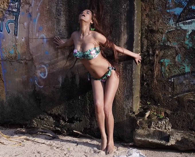 Watch Poonam Pandey's leaked NSFW photo on TwXstars