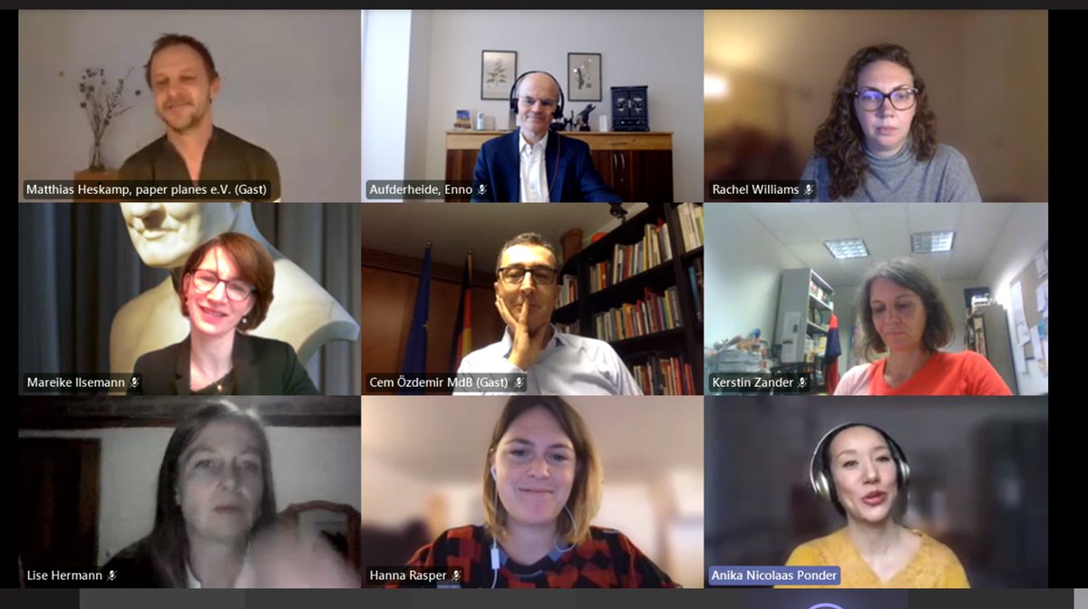 EnnoAufderheide's tweet image. Inspiring combination of visions and practical policy by Matthias Heskamp ⁦@radbahn⁩ and ⁦@cem_oezdemir⁩ from ⁦@GrueneBundestag⁩ at our #researchcomlab on Future #Mobility ⁦@AvHStiftung⁩